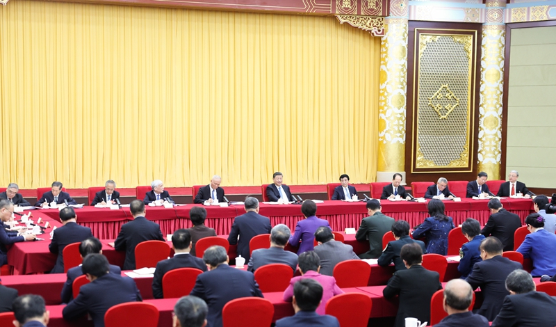 習(xí)近平在看望參加政協(xié)會議的民盟民進教育界委員時強調(diào)： 強化教育對科技和人才支撐作用? 形成人才輩出人盡其才才盡其用生動局面