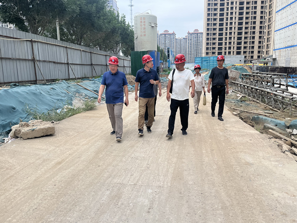集團(tuán)公司領(lǐng)導(dǎo)深入市政二部檢查安全生產(chǎn)和防汛工作